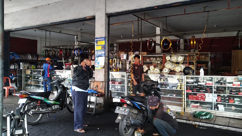 Thofik Motor: Jantung Pemeliharaan Kendaraan di Jl. Kendeng, Cilacap